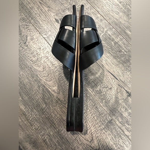 YSL Saint Laurent Tribute Sandals. - Picture 3 of 7